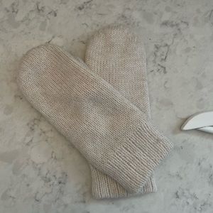 Sunday Best (Aritzia) cream mittens